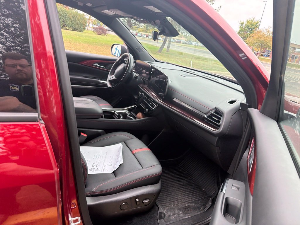 Used 2026 Chevrolet Traverse RS w/ LPO, Floor Liner Package AWD/4WD image 8