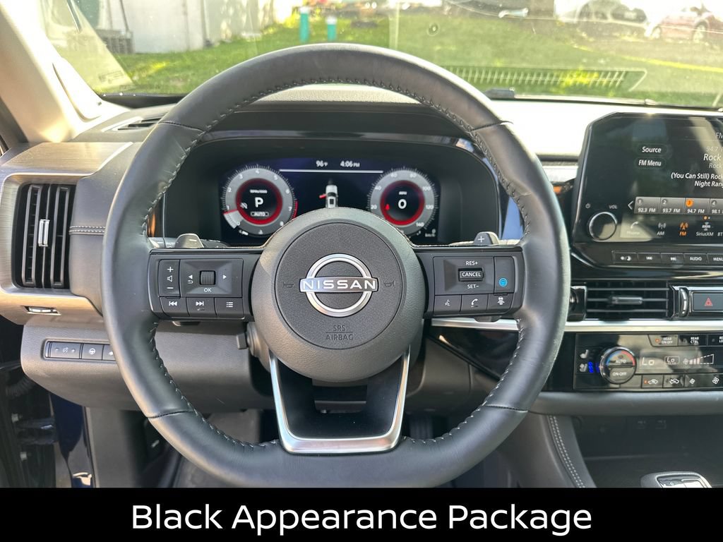 Certified 2025 Nissan Pathfinder Platinum w/ Black Appearance Package AWD/4WD image 11