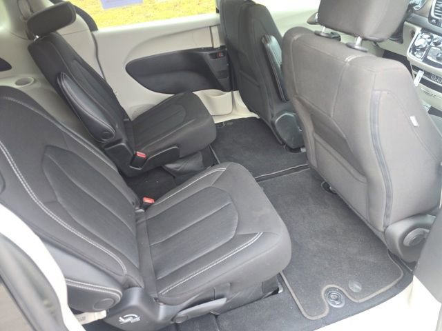 Used 2023 Chrysler Voyager LX image 31