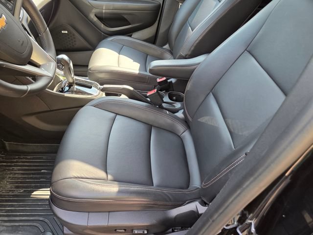 Used 2020 Chevrolet Trax Premier w/ LPO, Cargo Package AWD/4WD image 18