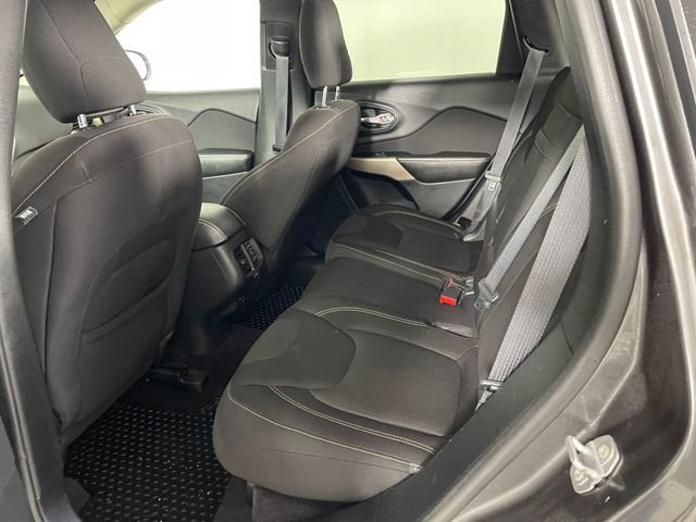 Used 2017 Jeep Cherokee Latitude w/ Comfort/Convenience Group image 19