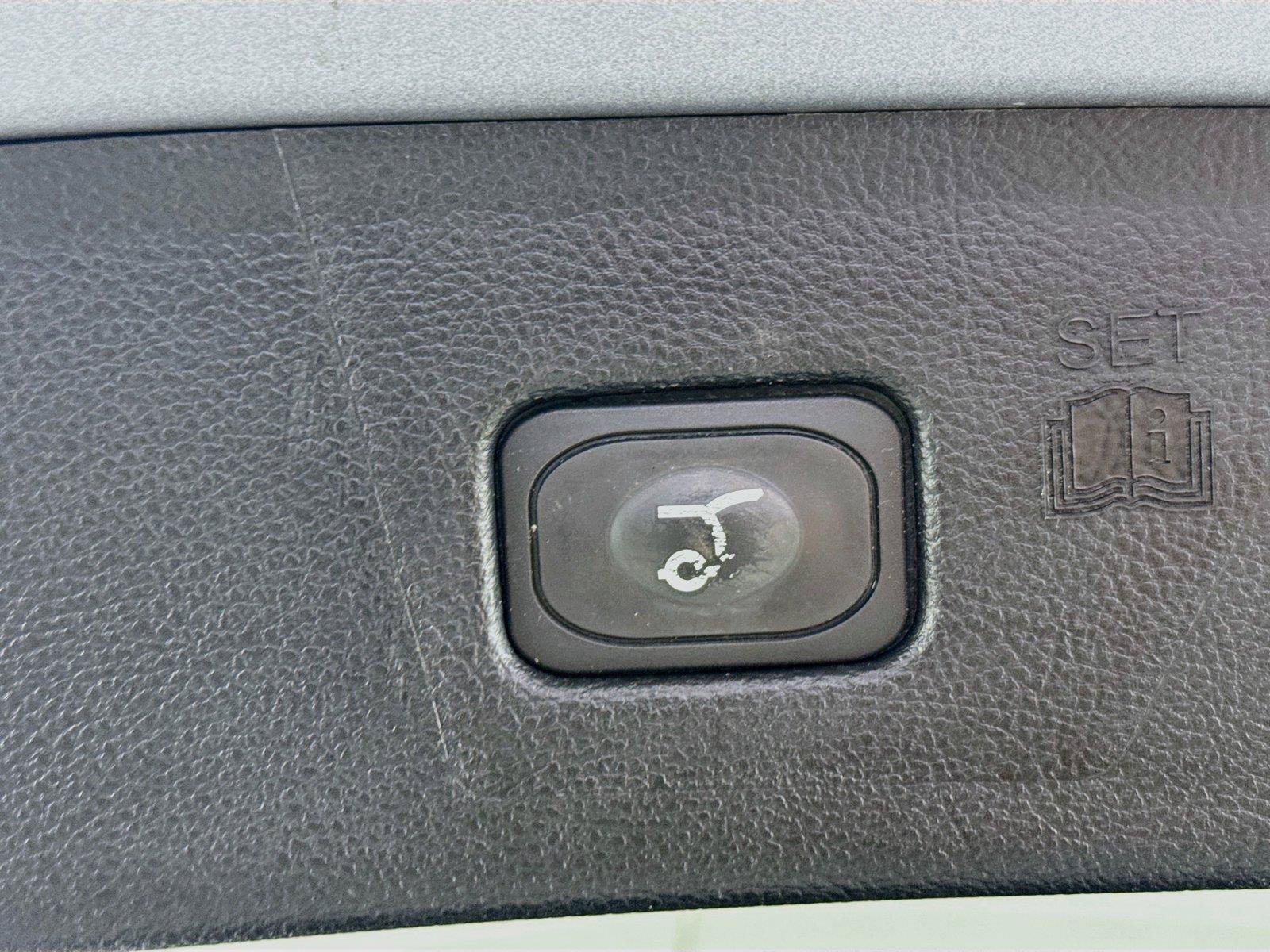 Used 2021 Ford Edge ST-Line FWD image 41