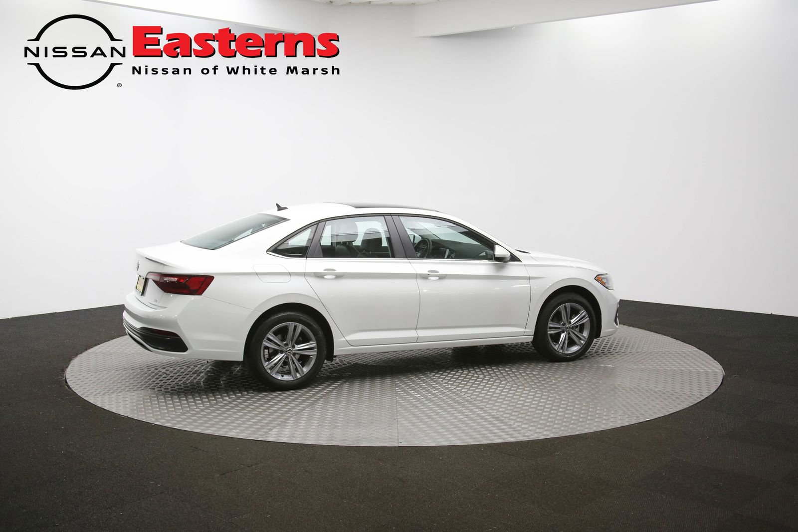 Used 2023 Volkswagen Jetta SE w/ Panoramic Sunroof Package image 41