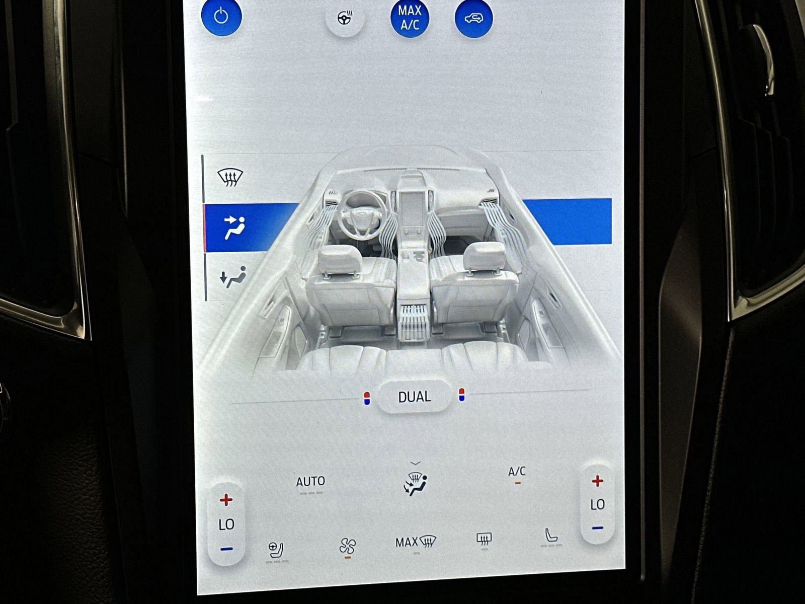 Used 2024 Ford Edge Titanium image 18