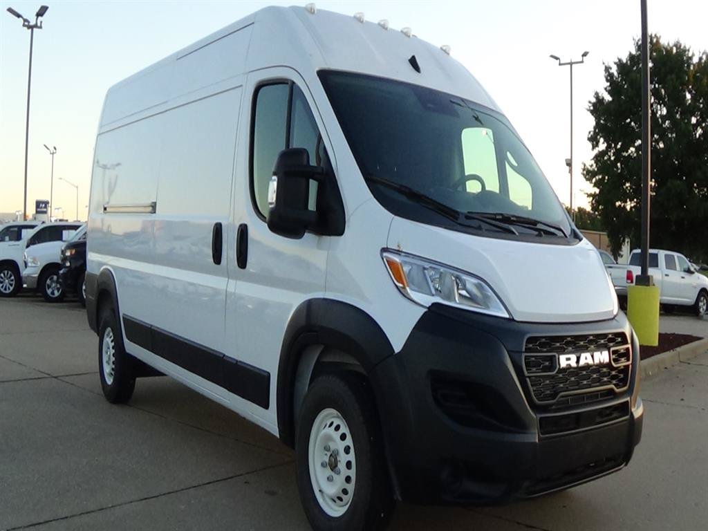Used 2025 RAM ProMaster 2500 w/ Storage Group FWD image 4