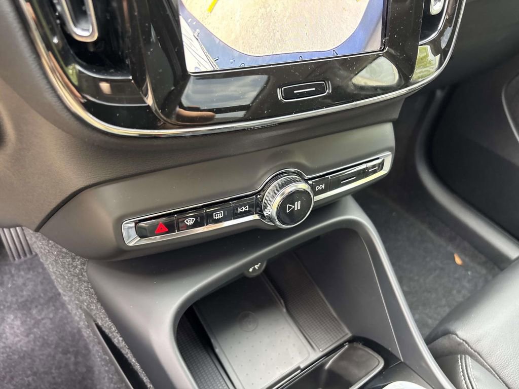 New 2026 Volvo XC40 B5 Plus w/ Protection Package Premier image 21