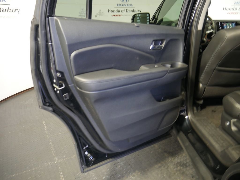 Used 2020 Honda Pilot Touring image 11
