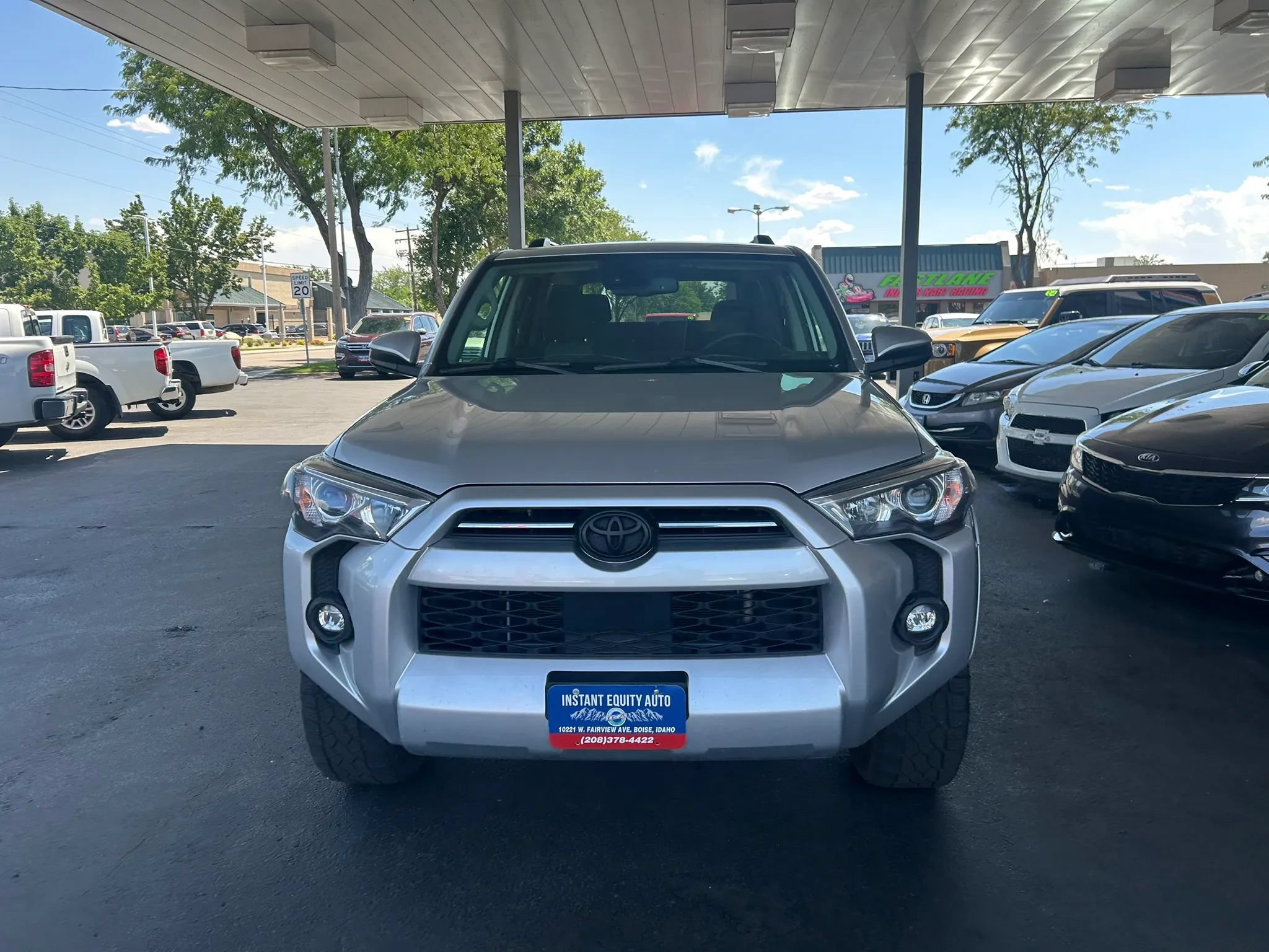Used 2022 Toyota 4Runner SR5 w/ Revi AWD/4WD image 2