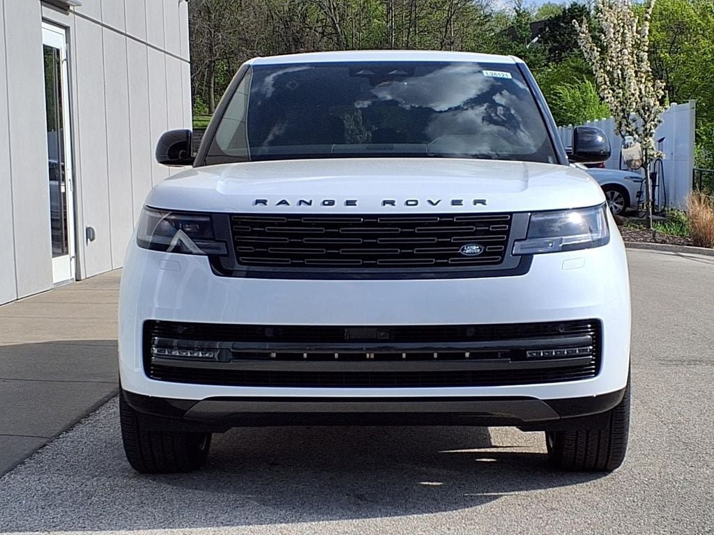 New 2026 Land Rover Range Rover Long Wheelbase SE AWD/4WD image 2