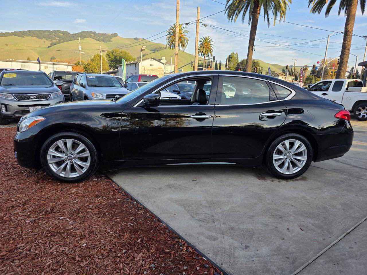 Used 2011 INFINITI M37 w/ Premium Pkg image 8