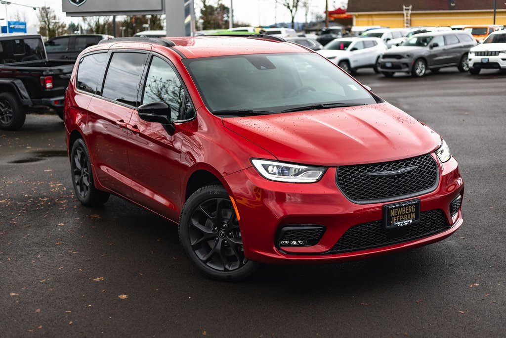 New 2026 Chrysler Pacifica Select w/ S Appearance Package image 2