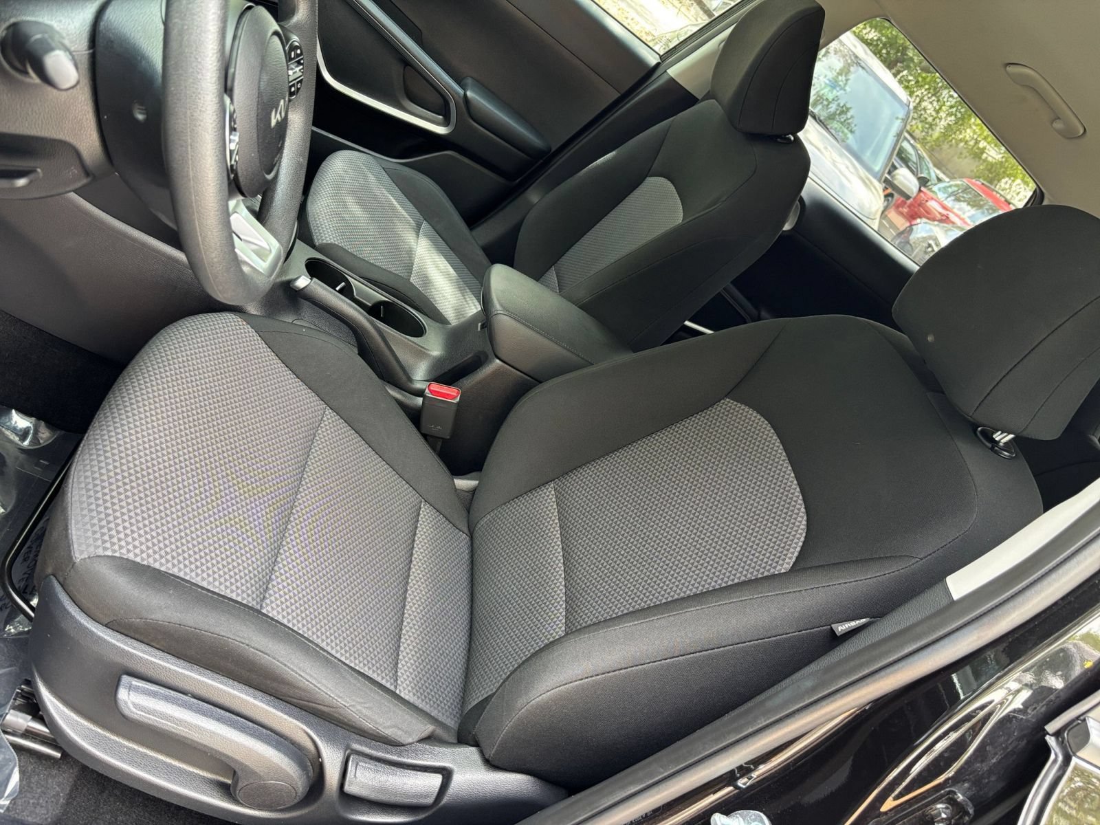 Used 2025 Kia Soul LX w/ LX Technology Package FWD image 33