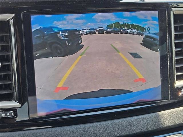 Used 2025 Chrysler Pacifica Select FWD image 12