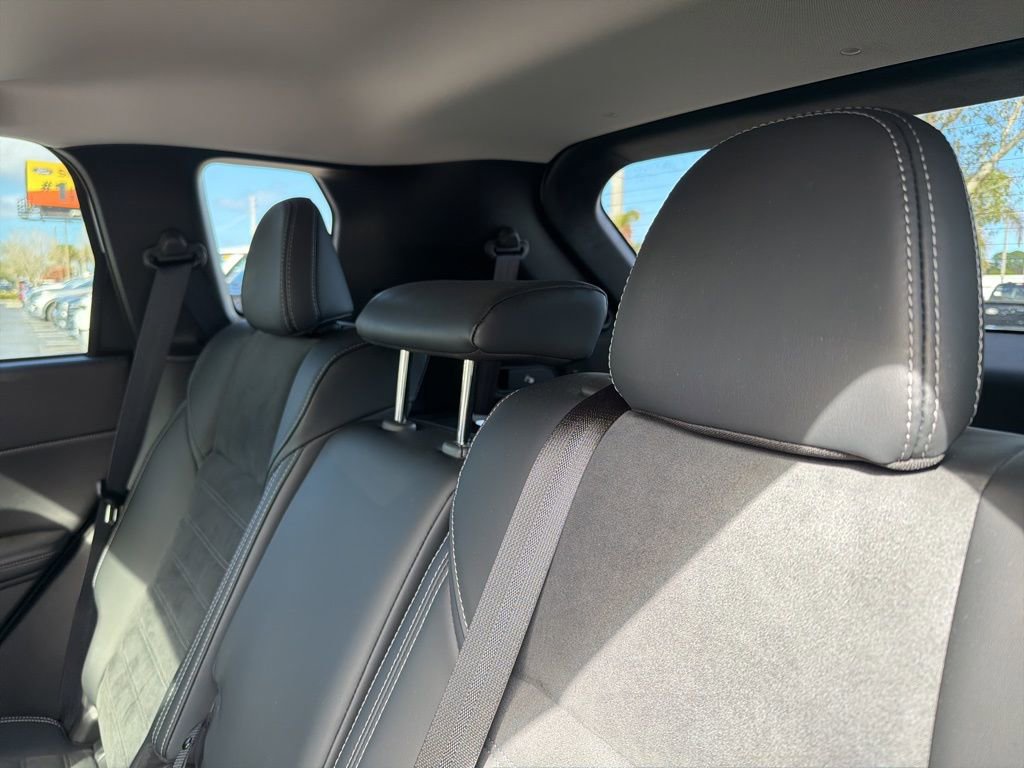 Used 2025 Mitsubishi Outlander 4WD Plug-In Hybrid image 11