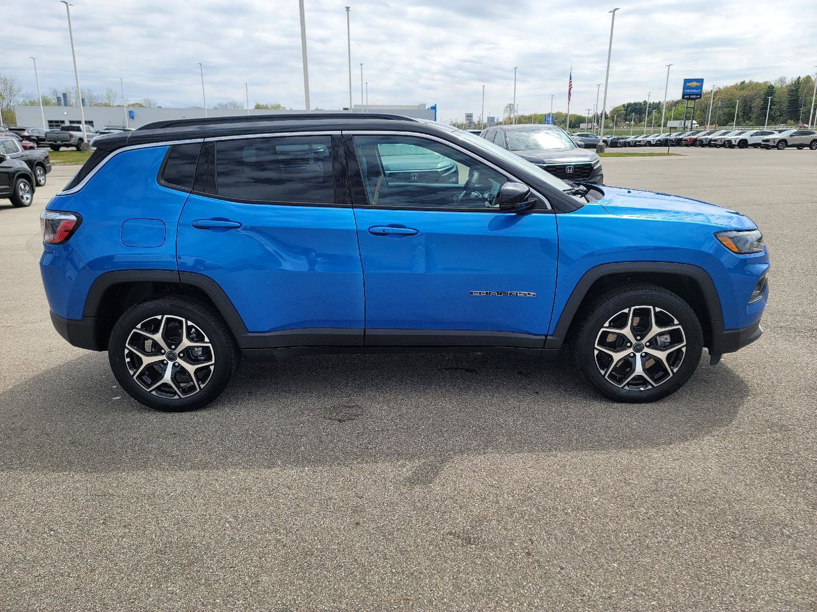 Used 2025 Jeep Compass Limited AWD/4WD image 8