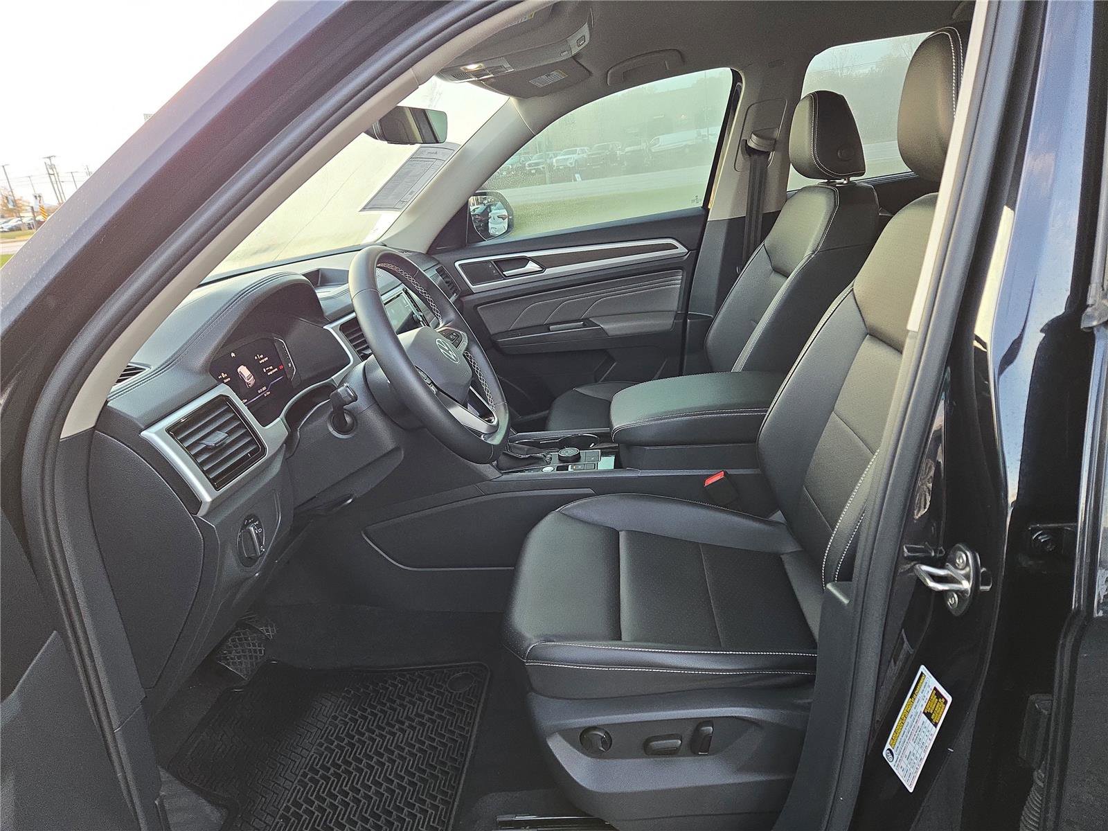 Used 2023 Volkswagen Atlas SE image 16