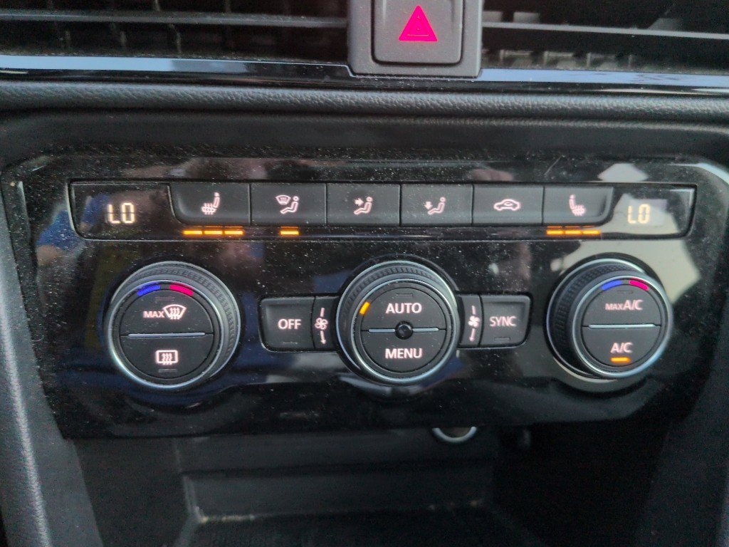 Used 2024 Volkswagen Taos SE image 11