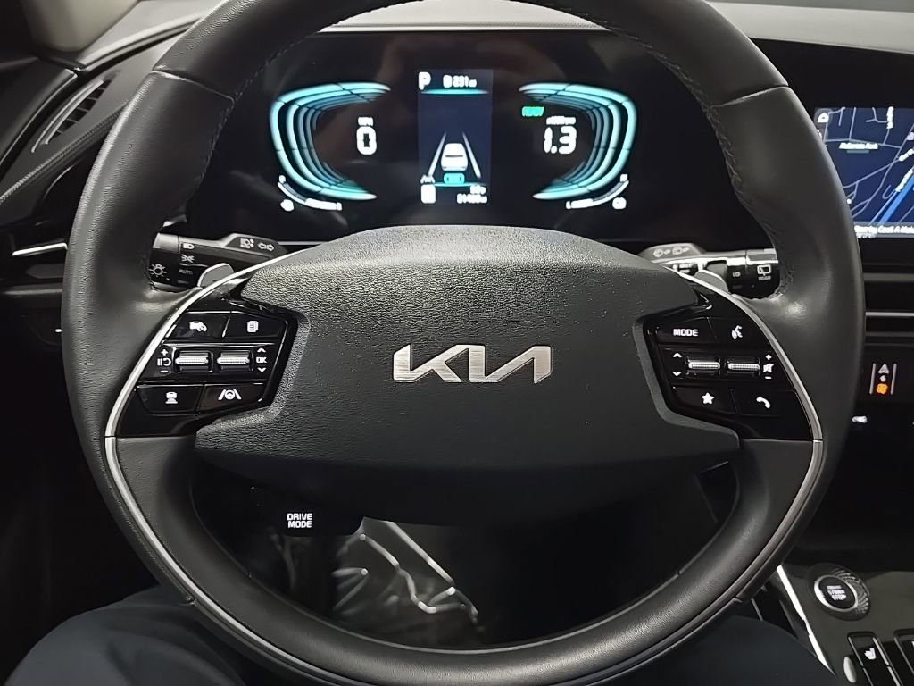 Used 2023 Kia Niro EX FWD image 18