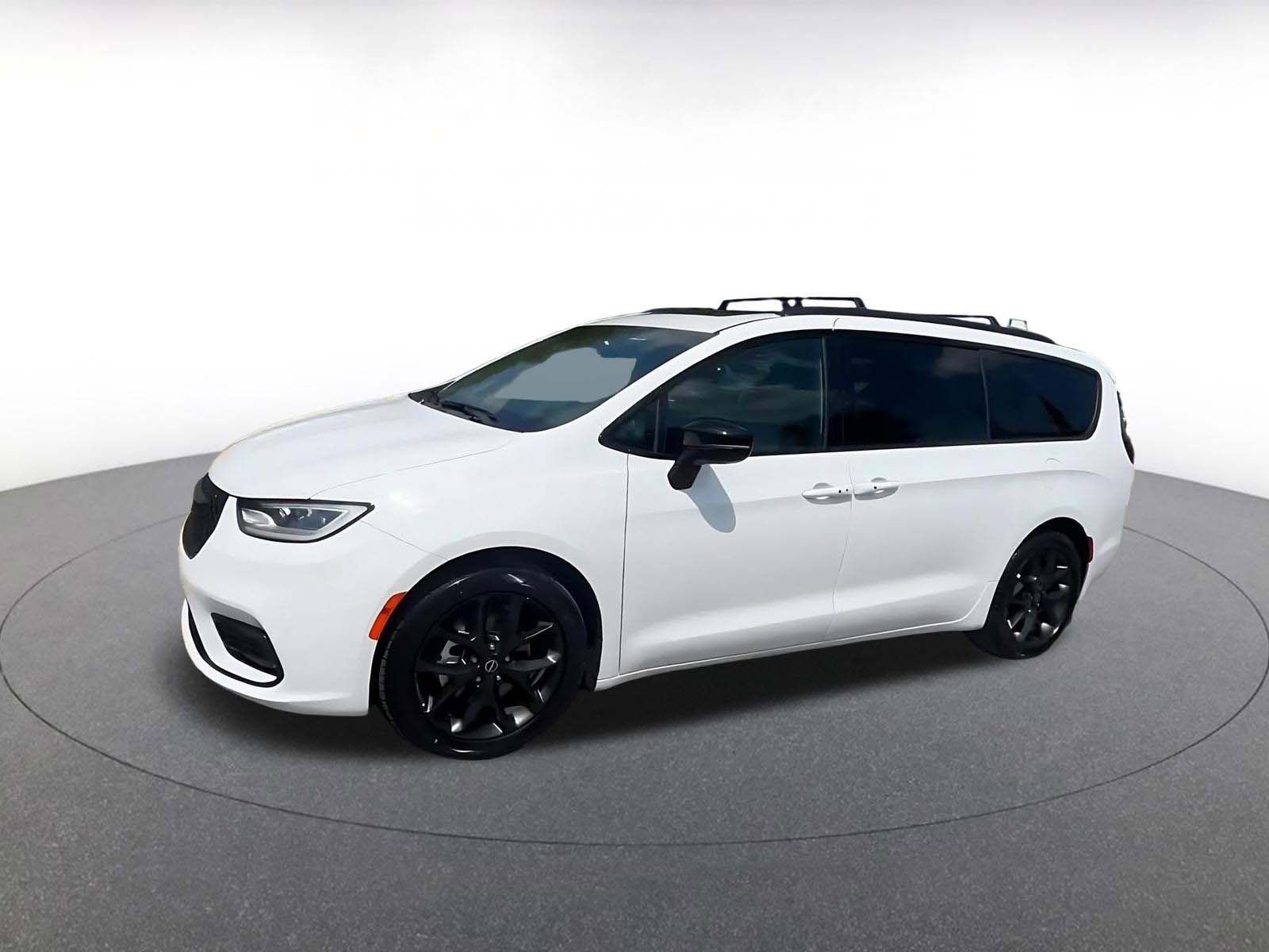 Used 2025 Chrysler Pacifica Limited FWD image 8