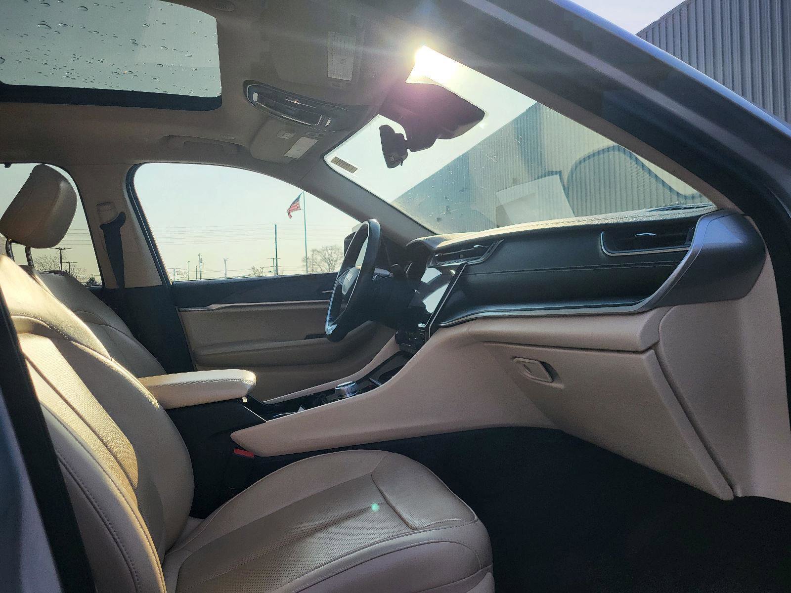 Used 2021 Jeep Grand Cherokee L Limited w/ Luxury Tech Group II image 13