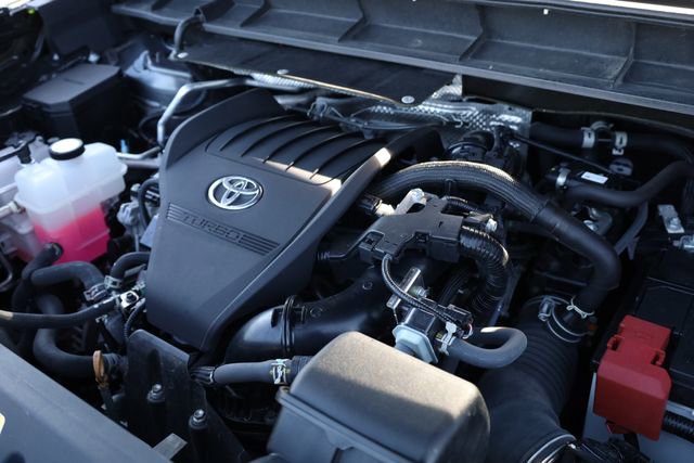 Used 2024 Toyota Highlander LE image 11