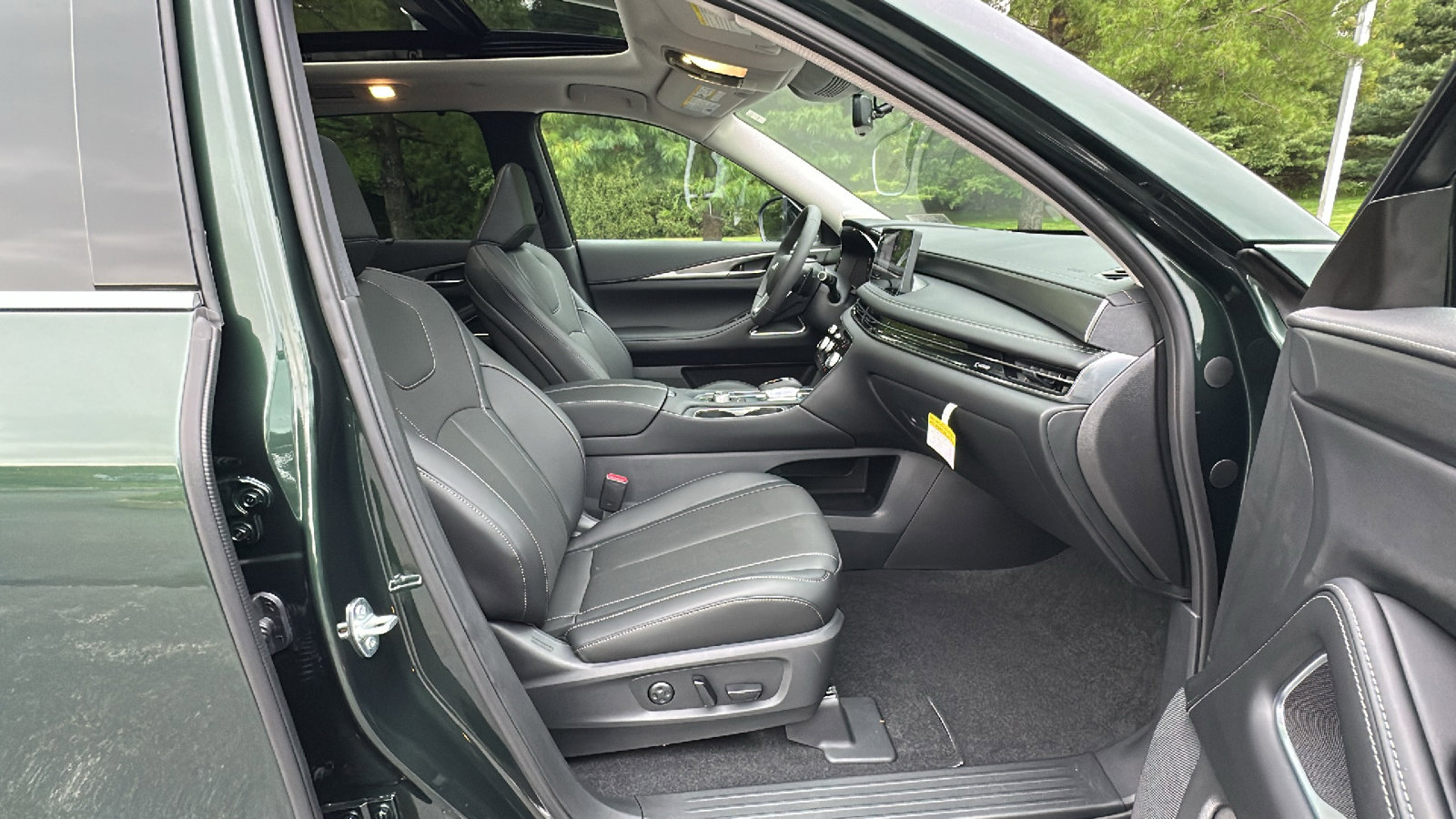 New 2026 INFINITI QX60 Luxe w/ Cargo Package image 9