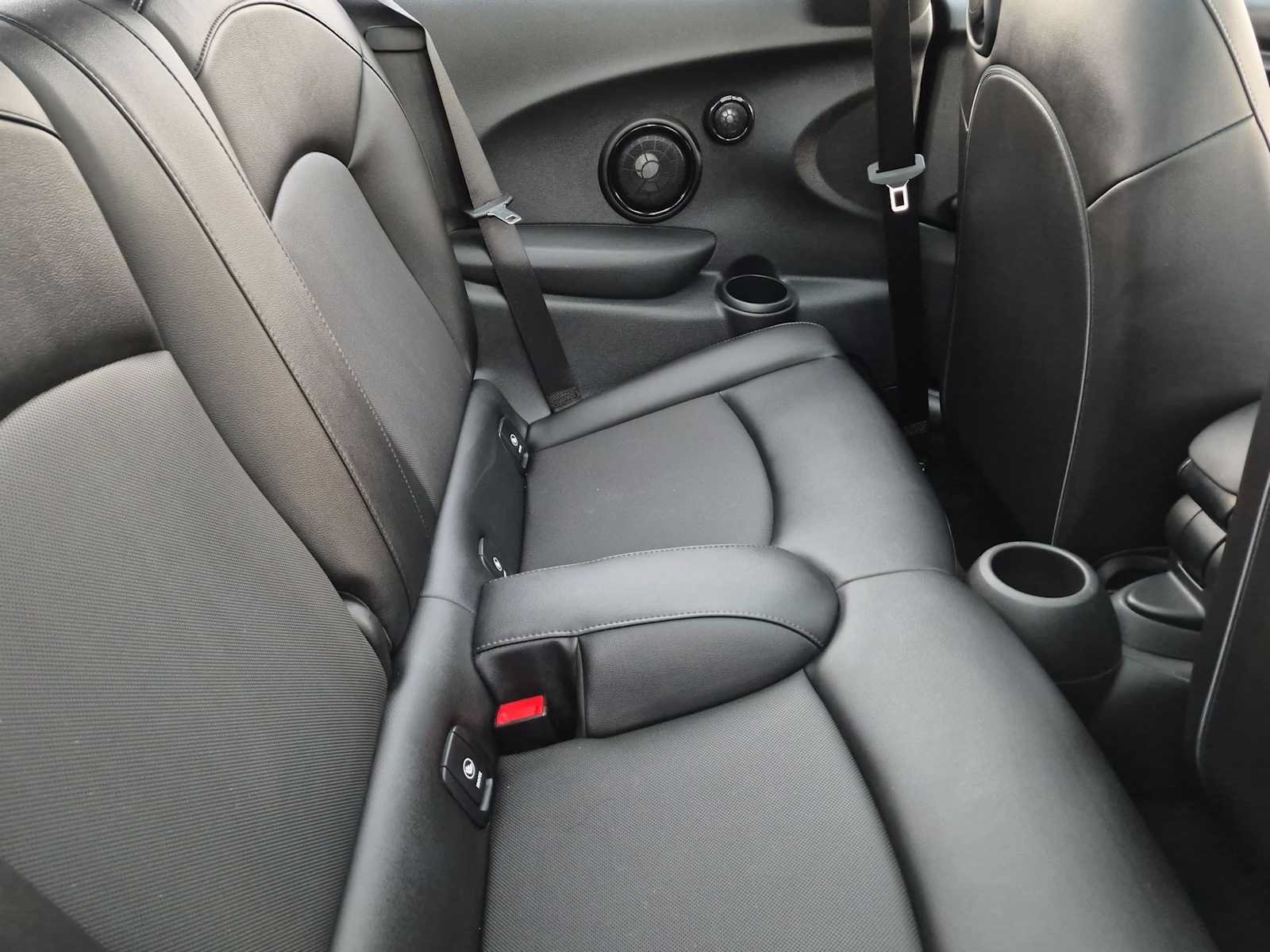 Used 2018 MINI Cooper 2-Door Hardtop FWD image 22