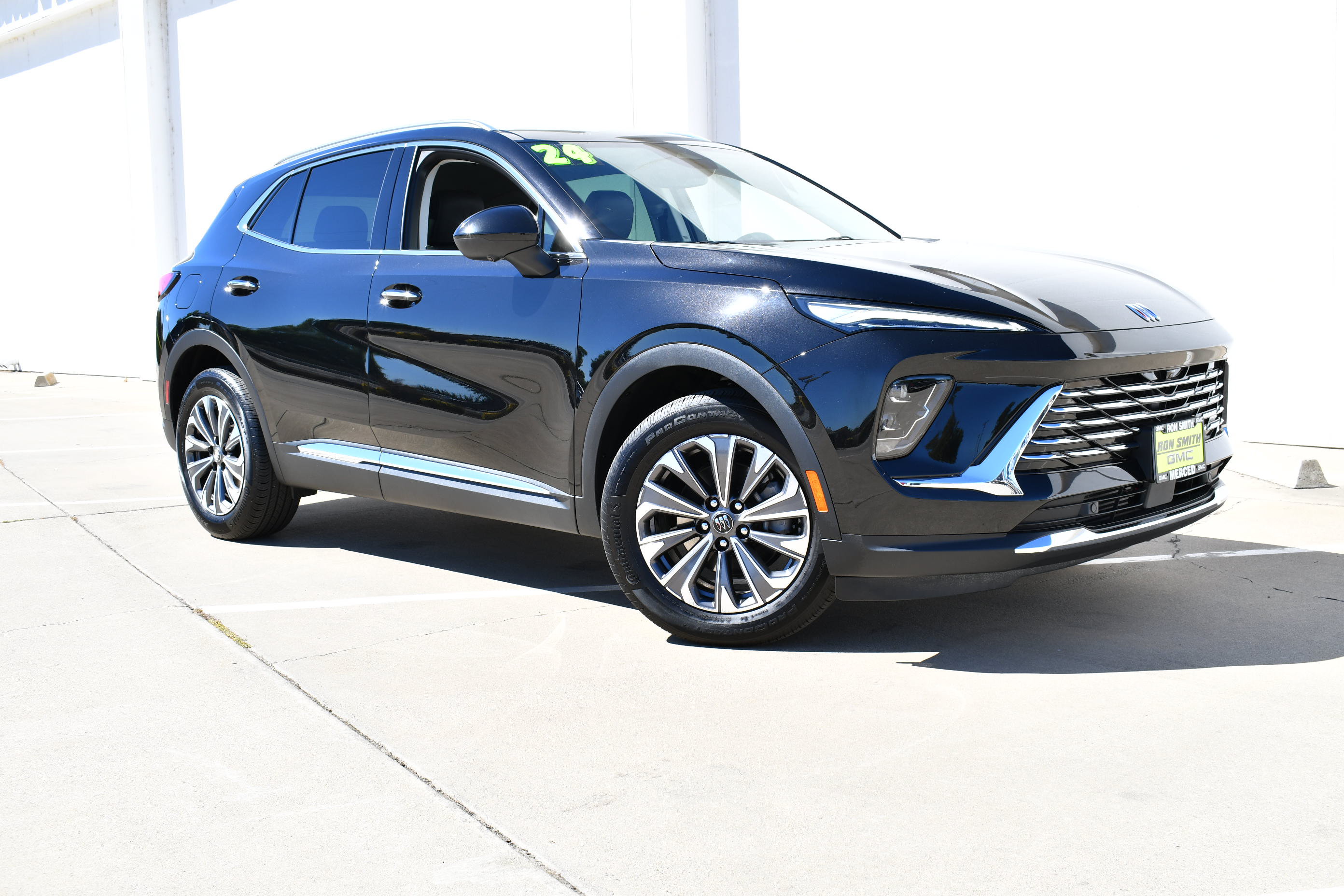 Used 2024 Buick Envision Preferred AWD/4WD image 2