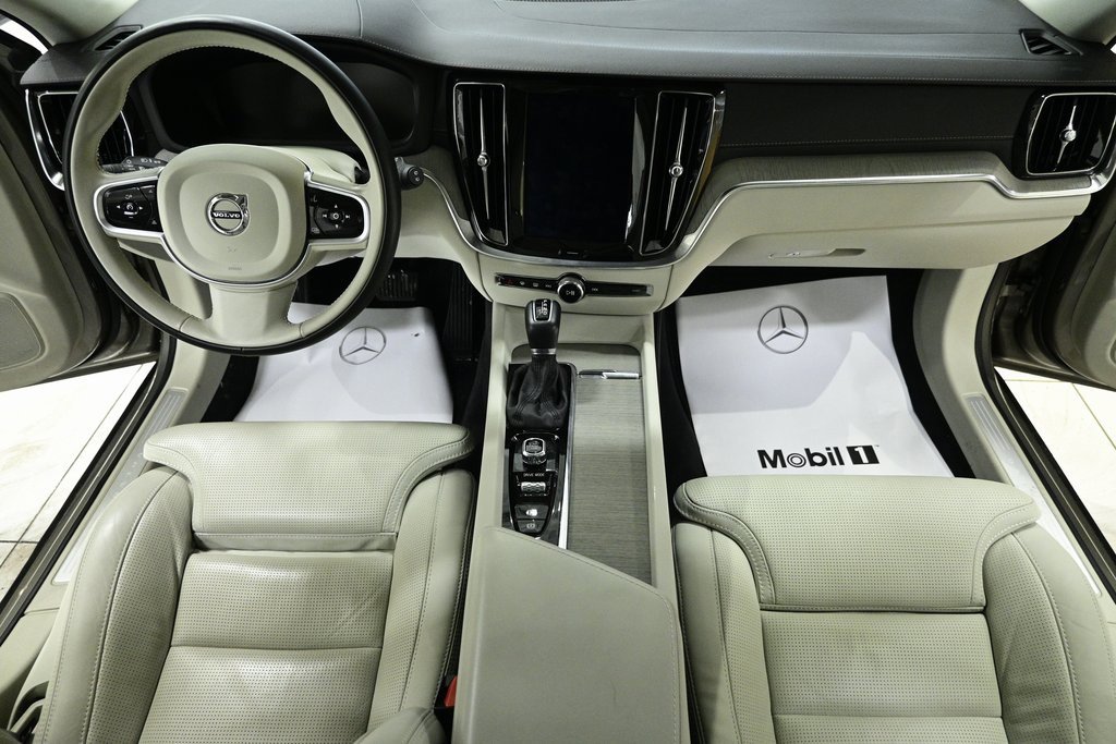 Used 2019 Volvo V60 T6 Inscription image 13