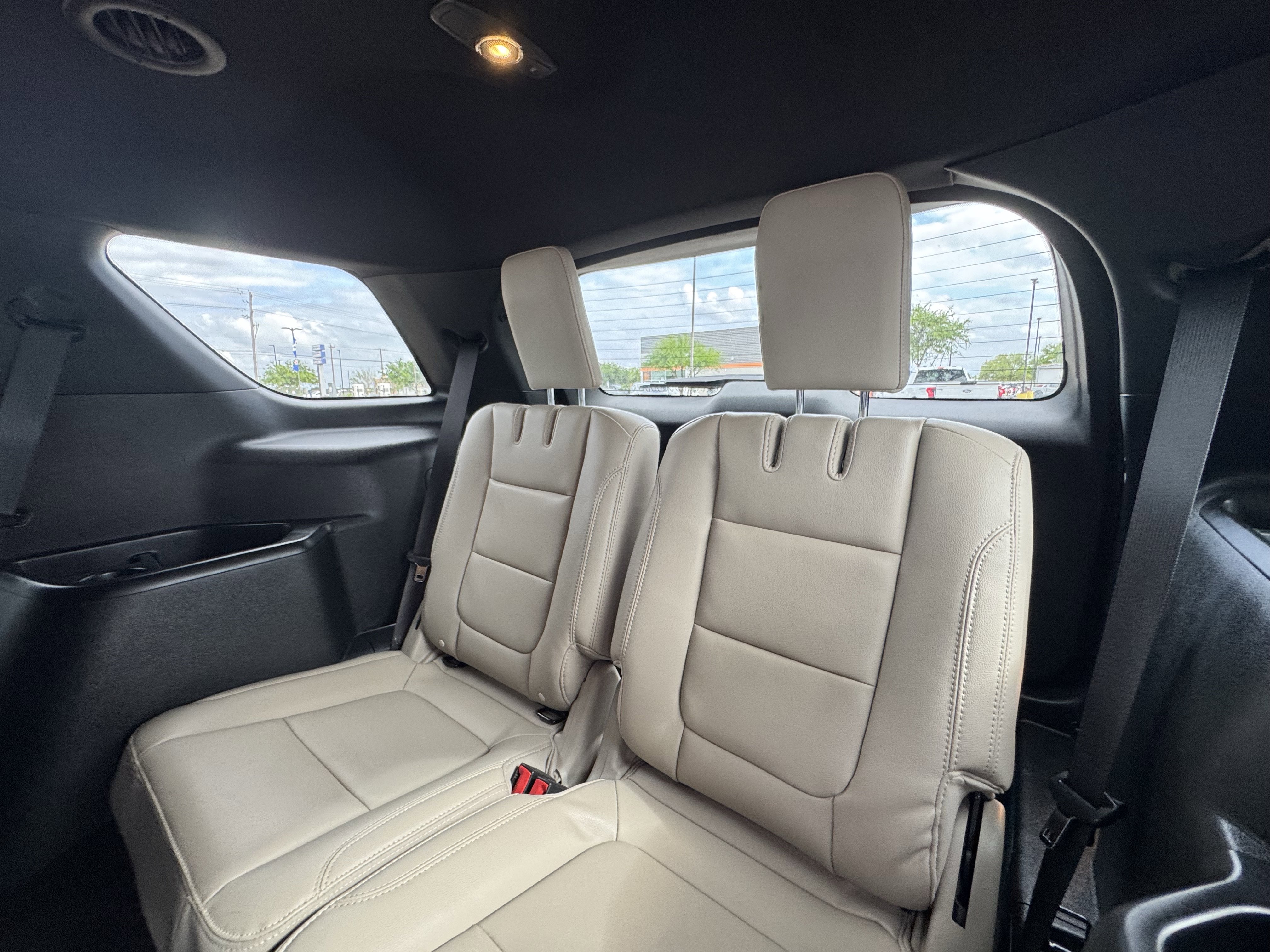 Used 2019 Ford Explorer XLT w/ Equipment Group 202A FWD image 18