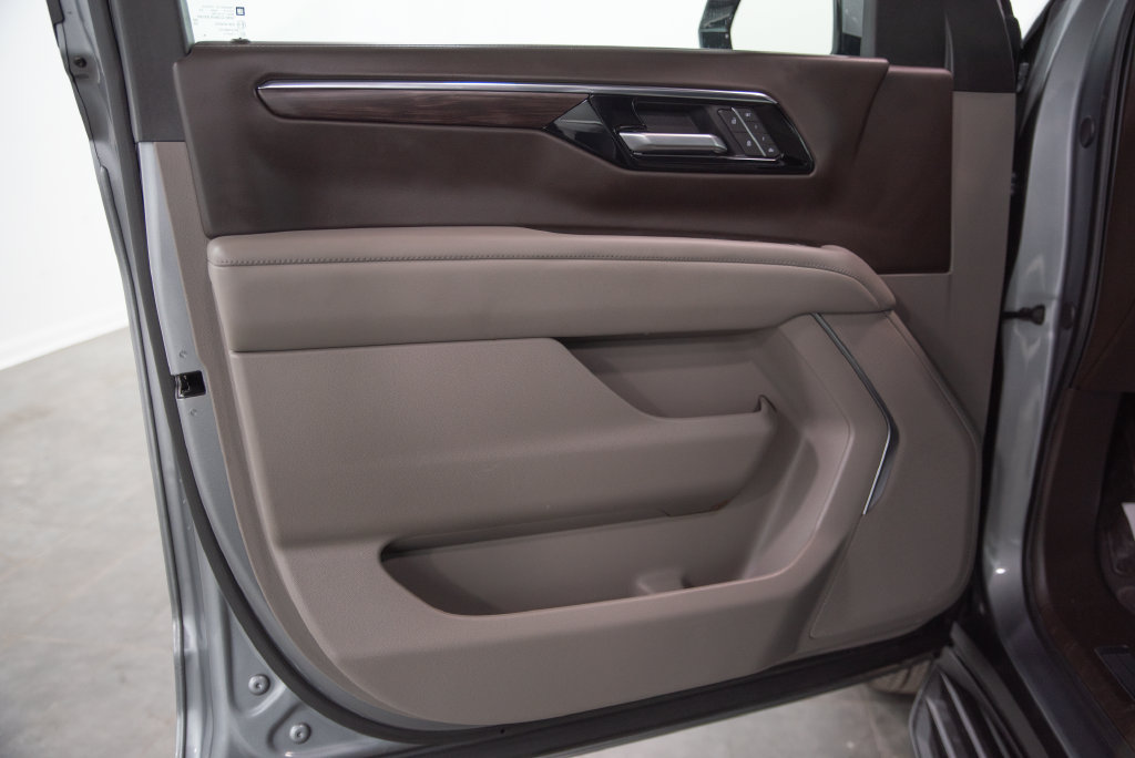 Used 2026 Chevrolet Suburban LT AWD/4WD image 6