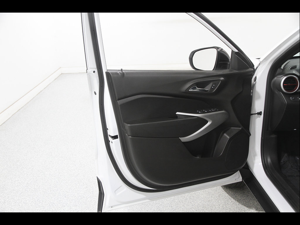 Certified 2024 Chevrolet Trax RS FWD image 4