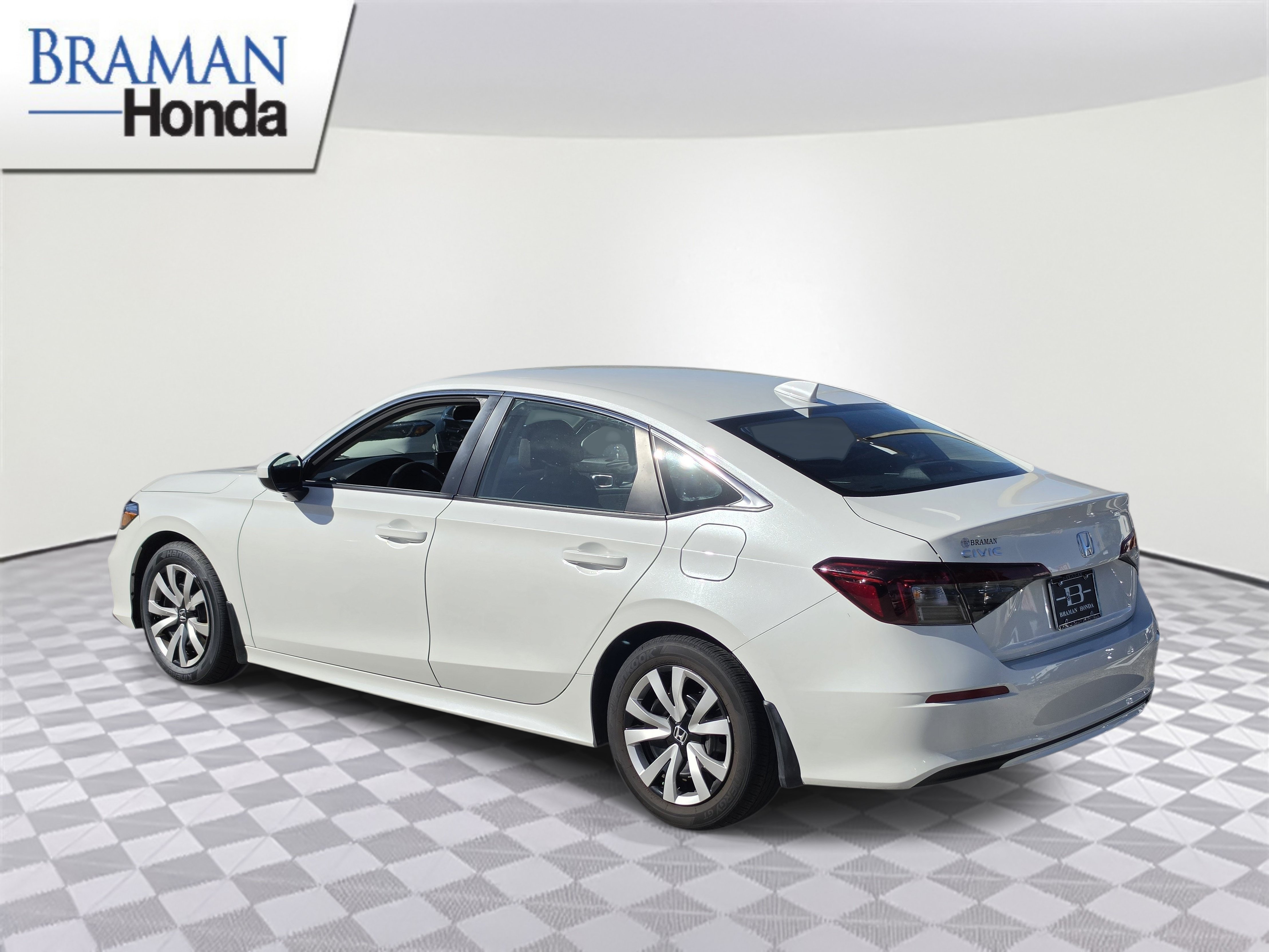 Used 2024 Honda Civic LX image 4