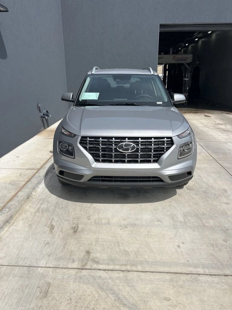 New 2026 Hyundai Venue SEL FWD image 2