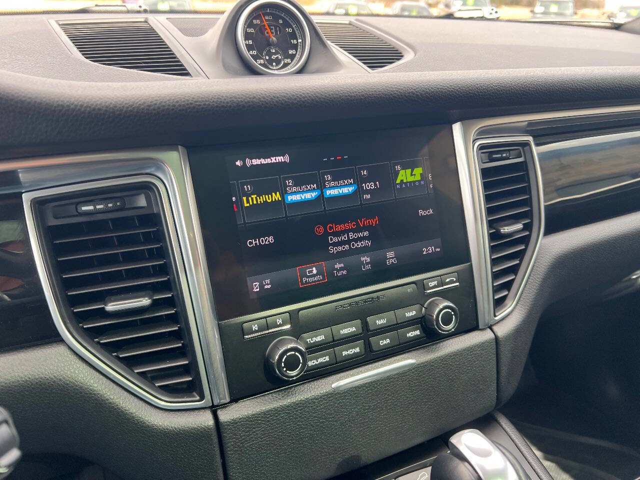 Used 2018 Porsche Macan image 12