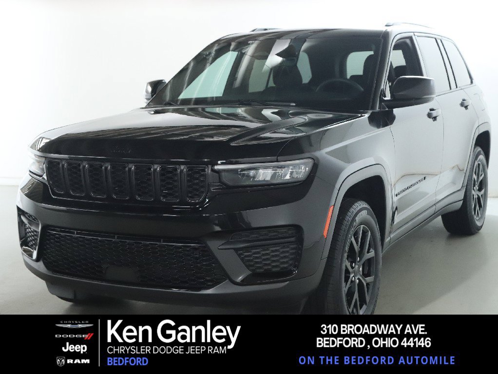 Used 2025 Jeep Grand Cherokee Altitude AWD/4WD image 1
