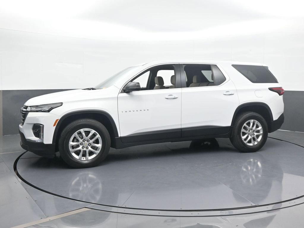 Used 2022 Chevrolet Traverse LS image 2