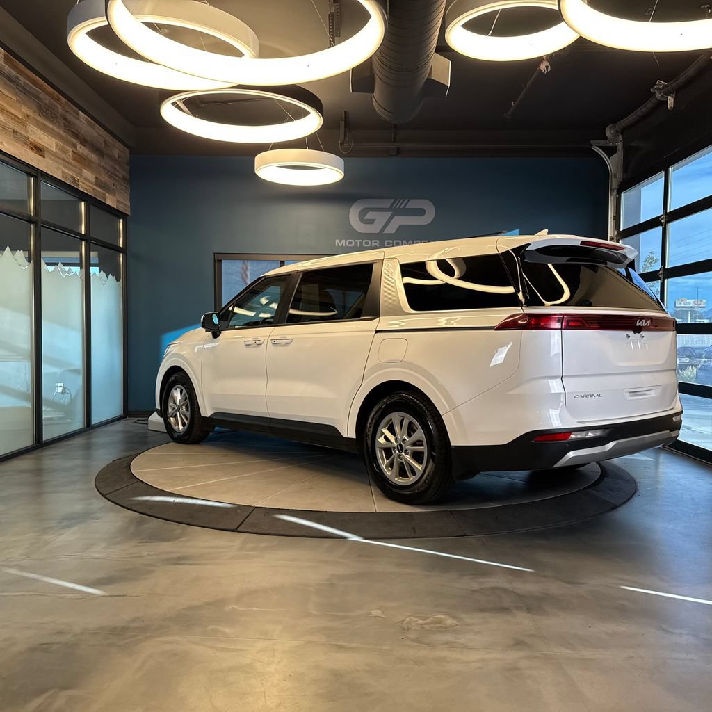 Used 2024 Kia Carnival LX FWD image 5