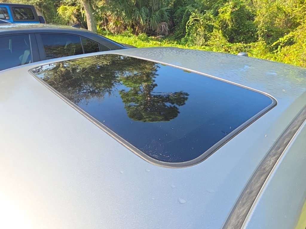 Used 2015 Toyota Camry SE w/ Moonroof Package FWD image 8
