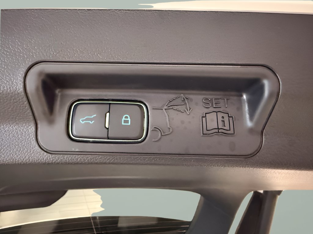 Used 2023 Ford Explorer Limited w/ Limited Technology Package AWD/4WD image 12