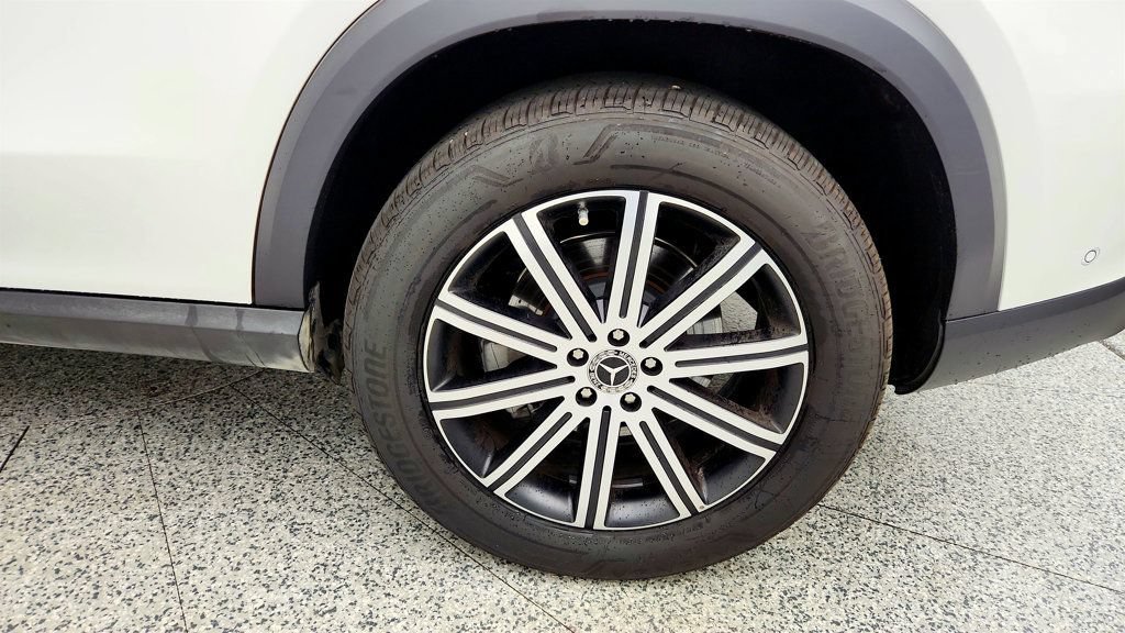 Used 2025 Mercedes-Benz GLE 450e 4MATIC w/ Winter Package image 9