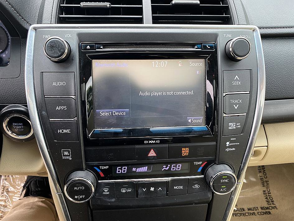 Used 2017 Toyota Camry XLE w/ Moonroof Package FWD image 17