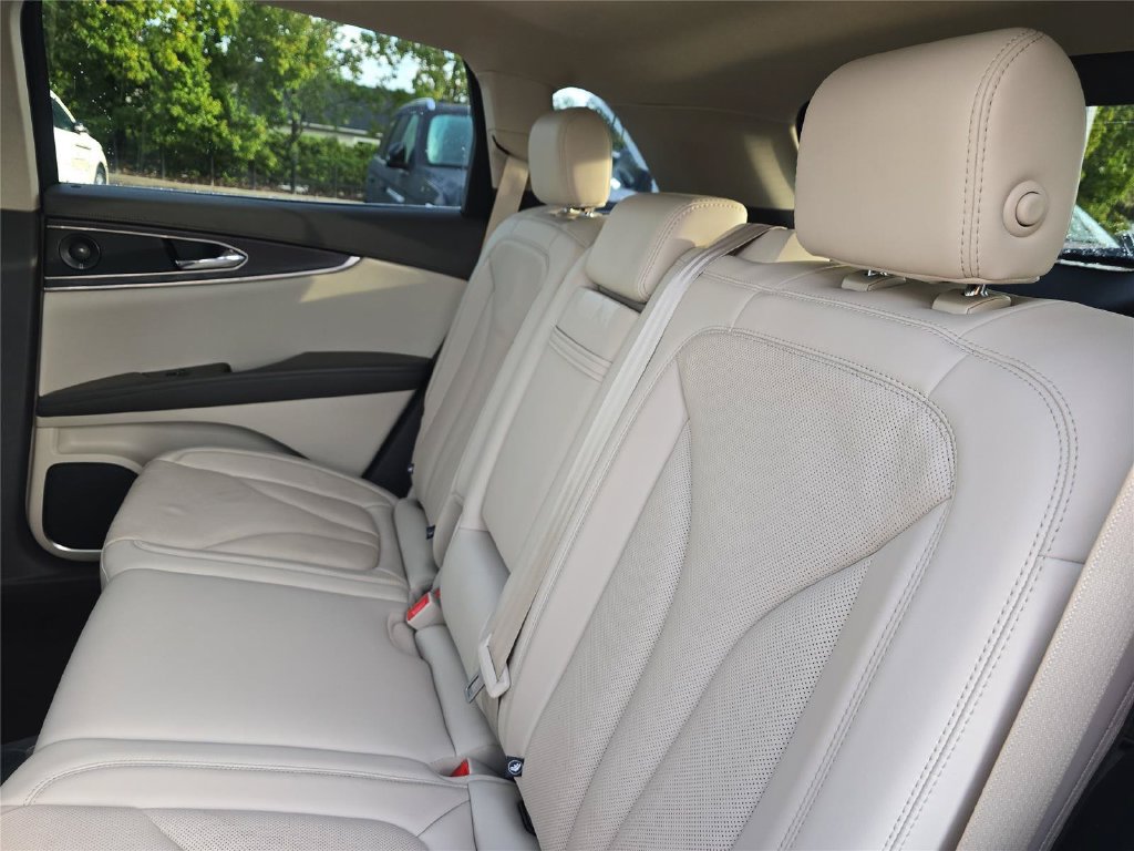Used 2019 Lincoln Nautilus Reserve FWD image 11
