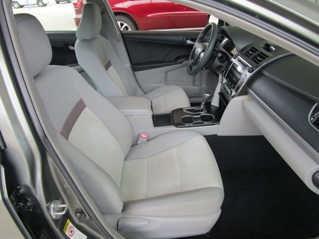 Used 2012 Toyota Camry L image 21