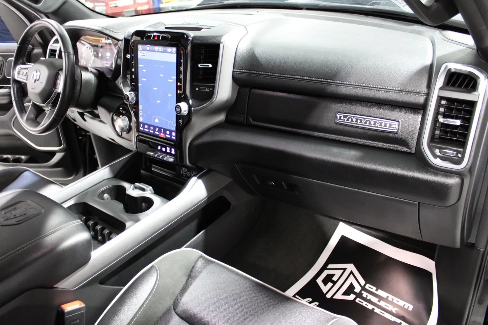 Used 2024 RAM 1500 Laramie AWD/4WD image 18