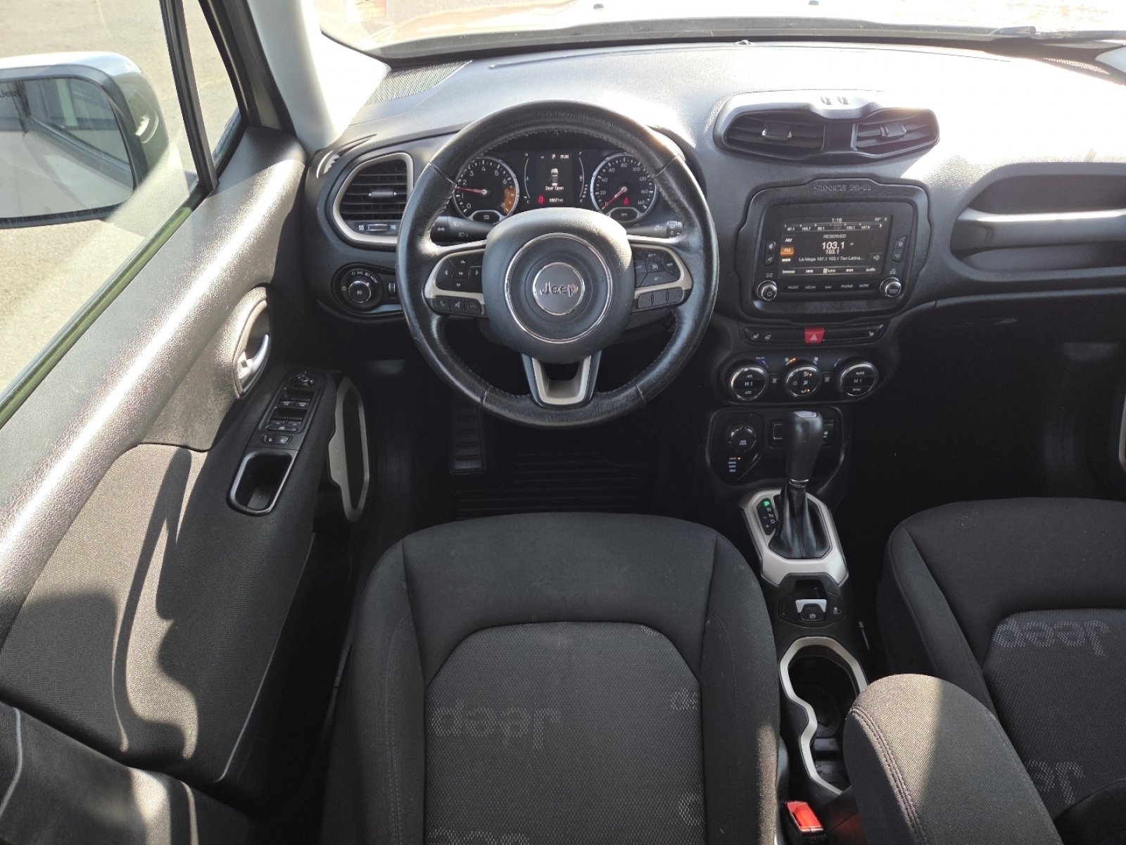 Used 2016 Jeep Renegade Latitude image 25