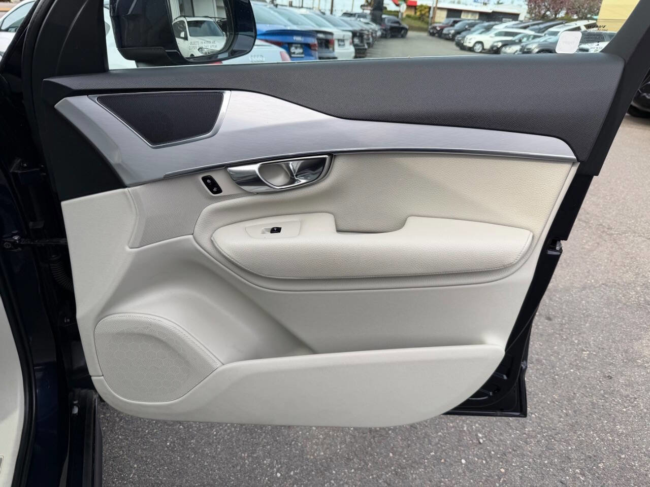 Used 2016 Volvo XC90 T5 Momentum AWD/4WD image 24