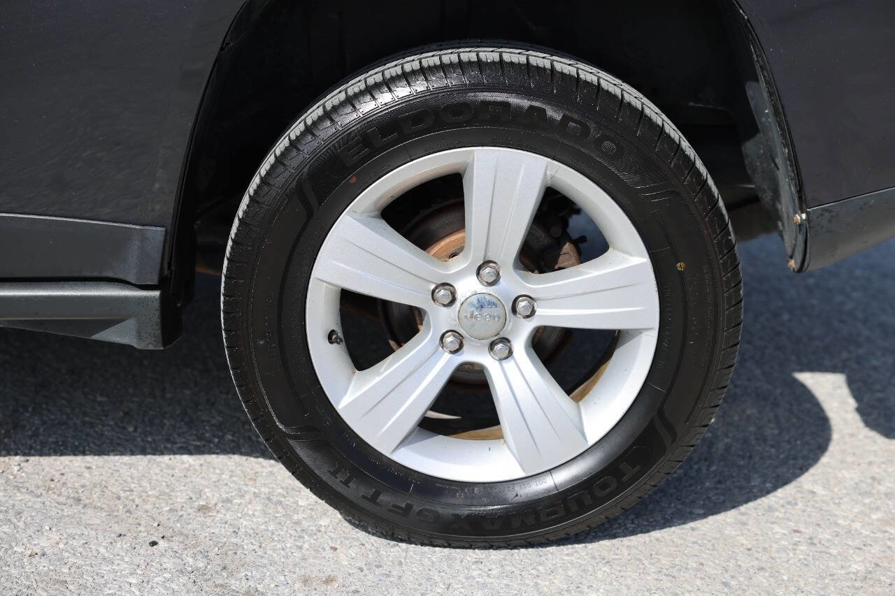 Used 2014 Jeep Compass Latitude w/ Sun/Sound Group image 27