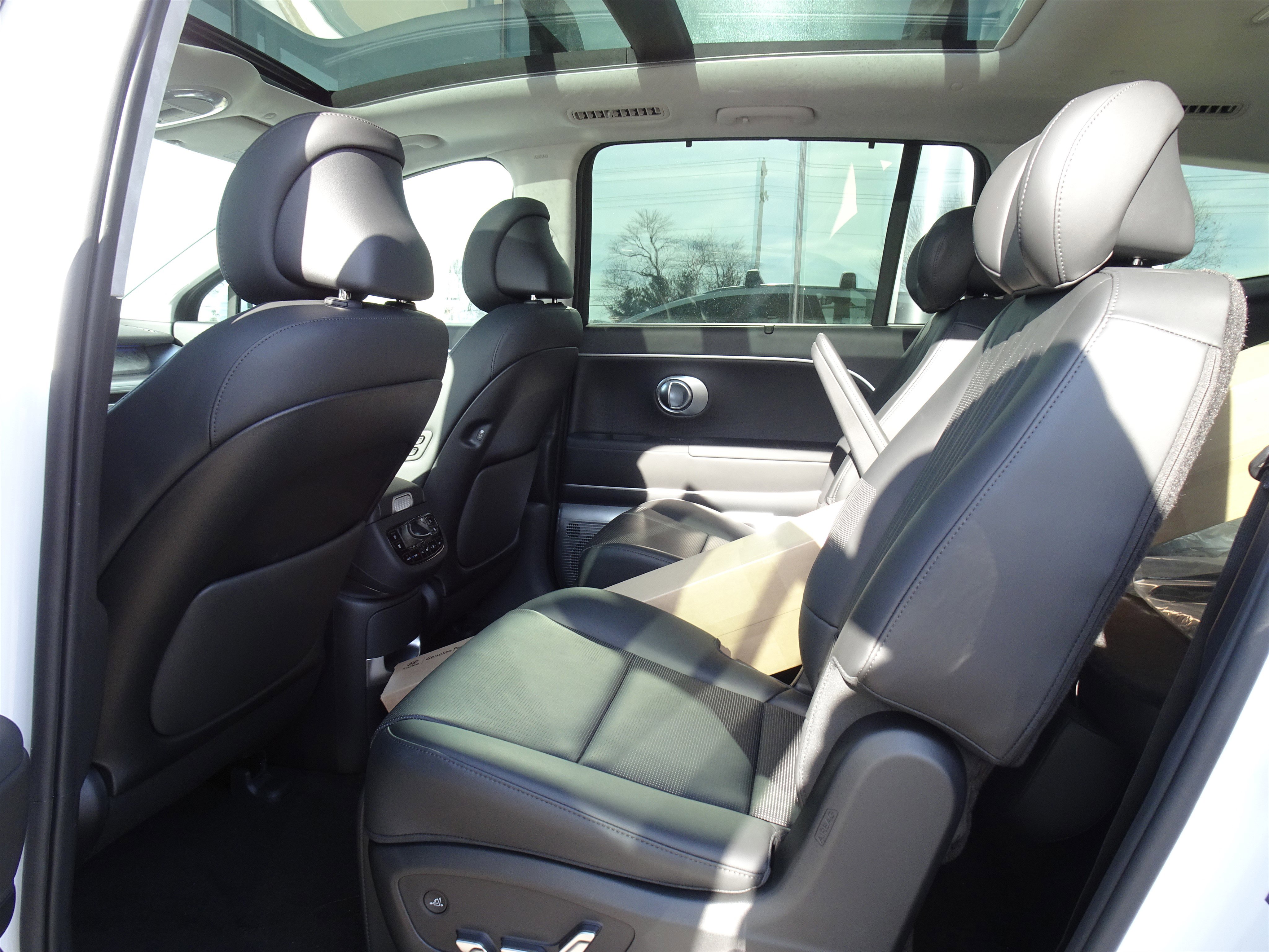 New 2026 Hyundai Ioniq 9 Calligraphy image 13