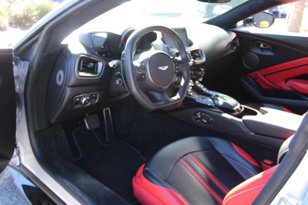Used 2020 Aston Martin V8 Vantage Coupe image 17